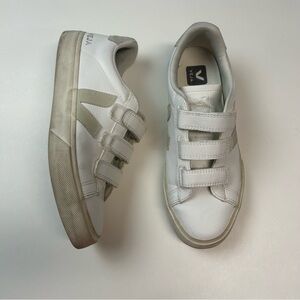 Veja Women’s Velcro Sneakers Size 9 White